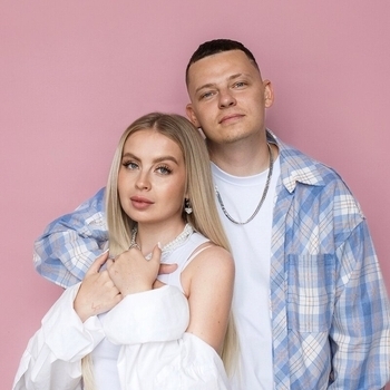 Seksi qizlar porno pussies yalab Porno tomosha qiling: akasi opani paypoqda sikadi